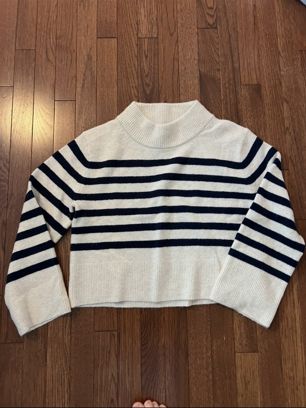 J. Crew Chunky Crewneck Sweater in Supersoft yarn White and Navy Striped
